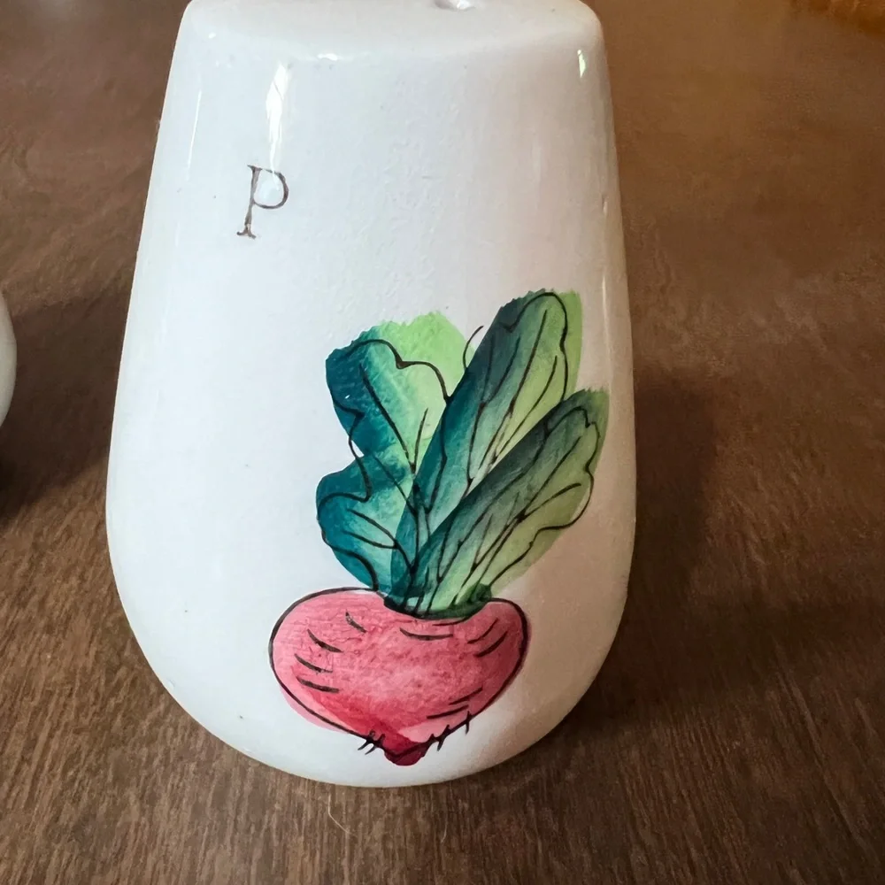 vintage made in japan salt and pepper shakers veggies Vegetables Beets Peas